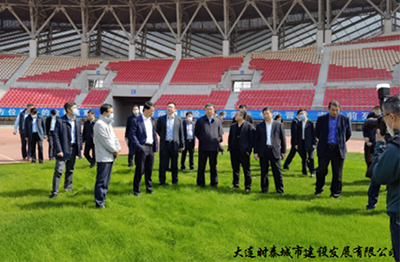 為承辦好足球相關(guān)賽事 大連普灣體育場、大連市青少年足球訓(xùn)練基地 積極進行升級改造工作